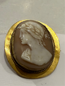 Antique Victorian Era Greek Motif Carved Shell Cameo Gold Frame Brooch