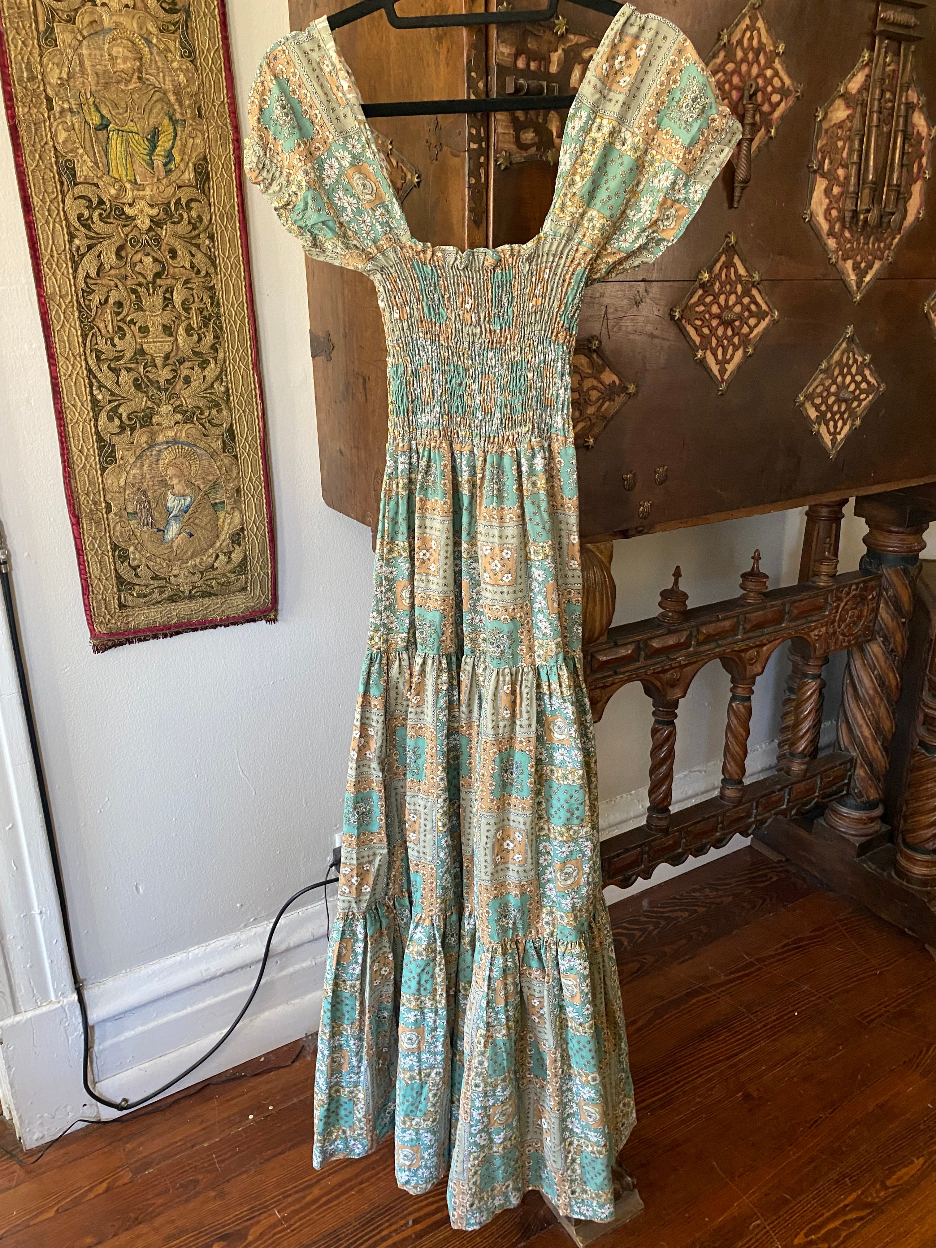 1970s Green Garden On/Off-Shoulder Maxi Dress